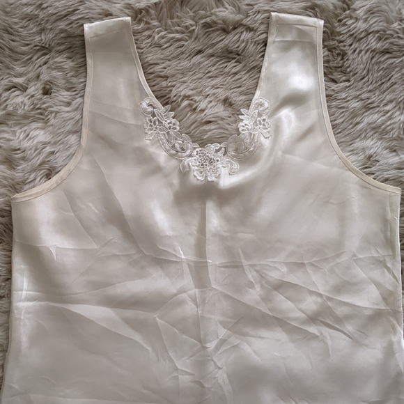 Vintage cream tank top - Picture 4 of 12